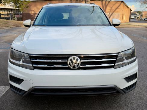 Used 2020 Volkswagen Tiguan SE w/ Panoramic Sunroof Package image 1