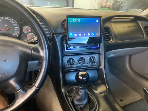 Used 1998 Chevrolet Corvette Coupe RWD image 13