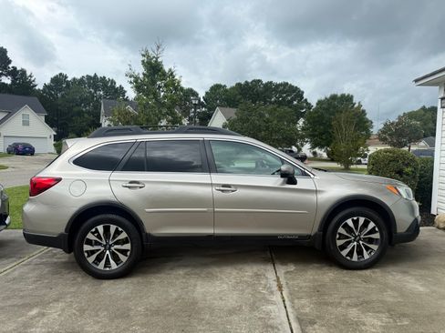Used 2015 Subaru Outback 2.5i Limited AWD/4WD image 21