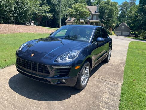 Used 2018 Porsche Macan Sport Edition AWD/4WD image 1