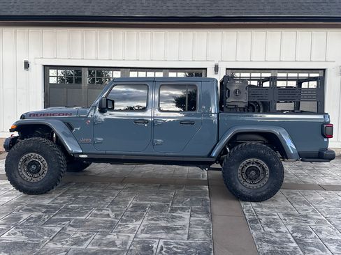 Used 2025 Jeep Gladiator Rubicon AWD/4WD image 2
