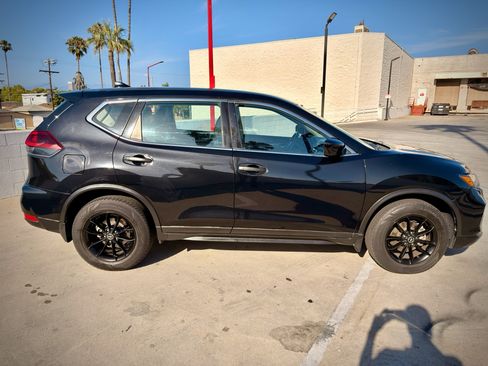 Used 2018 Nissan Rogue S AWD/4WD image 10