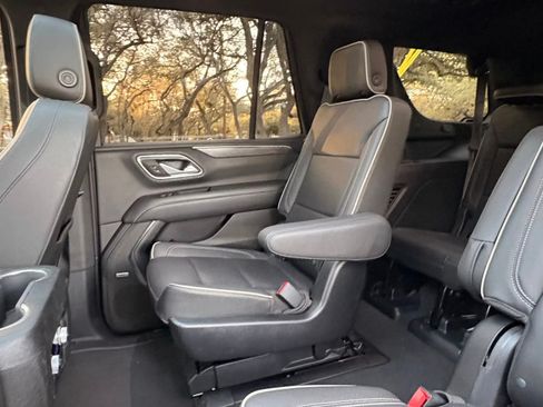 Used 2022 GMC Yukon SLT w/ SLT Premium Package RWD image 11