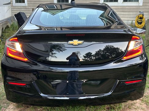 Used 2017 Chevrolet Volt LT w/ Comfort Package image 8