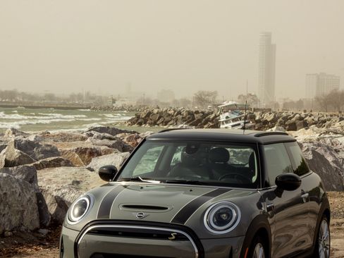 Used 2022 MINI Cooper SE image 2