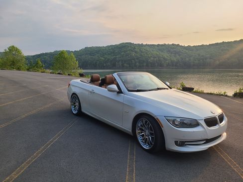 Used 2012 BMW 328i Convertible image 1