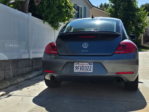 Used 2012 Volkswagen Beetle 2.0T FWD image 9