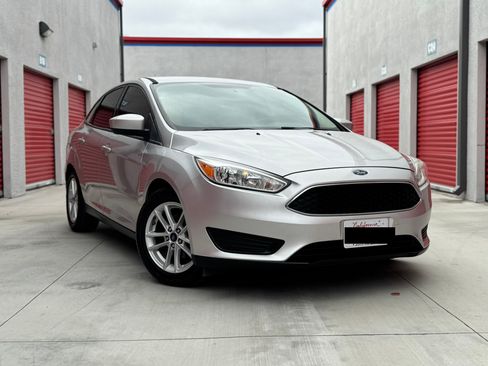 Used 2018 Ford Focus SE FWD image 1