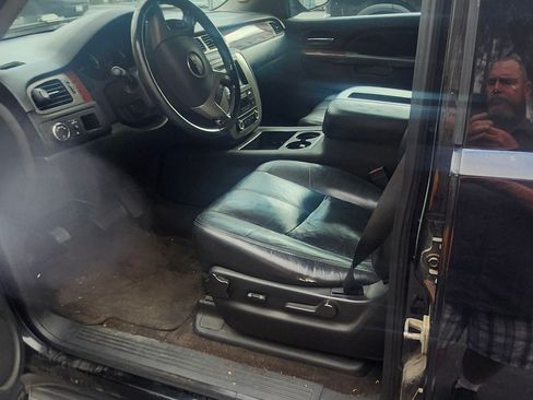 Used 2013 GMC Yukon XL SLT image 2