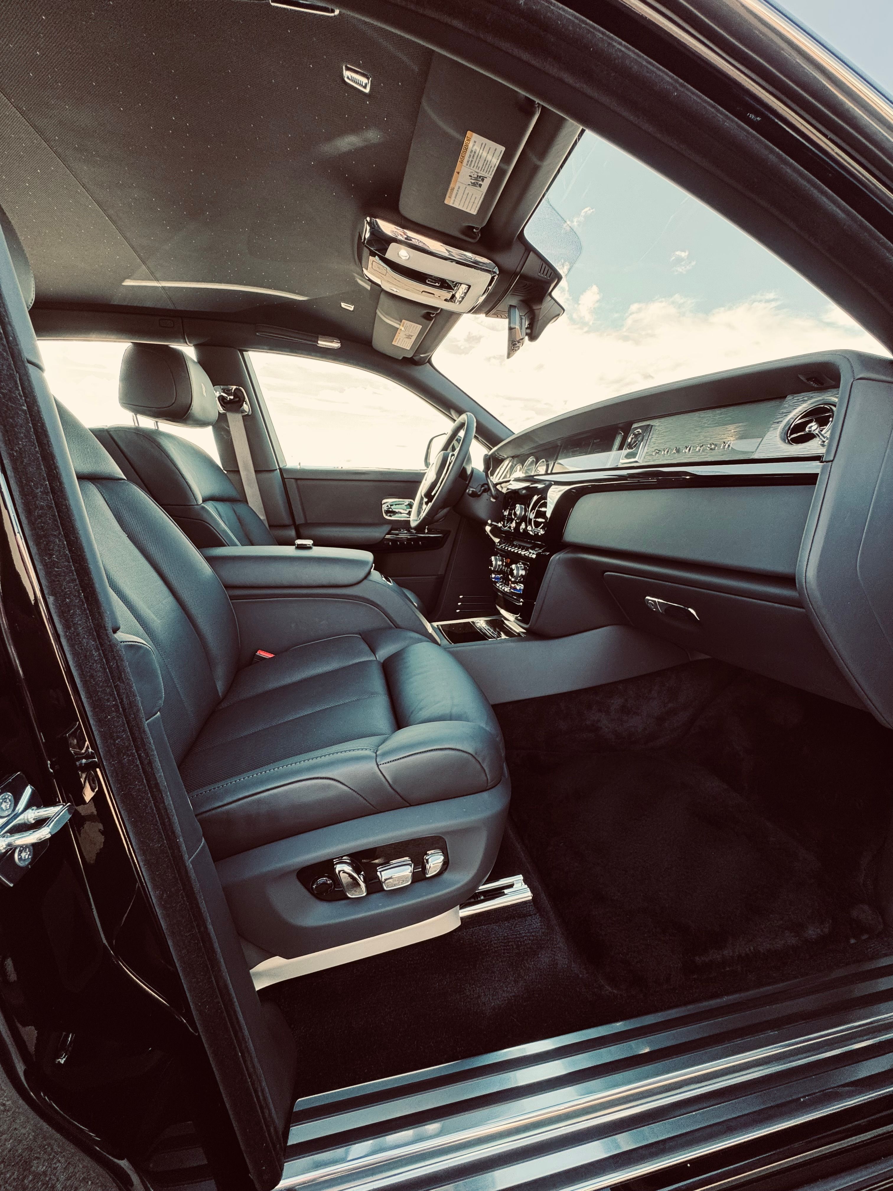 Used 2022 Rolls-Royce Phantom Sedan w/ The Phantom Package RWD image 19
