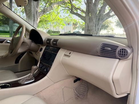 Used 2005 Mercedes-Benz C 240 Wagon w/ Sunroof Pkg image 18