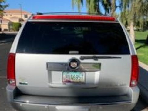 Used 2010 Cadillac Escalade Luxury image 9