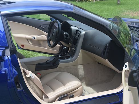 Used 2007 Chevrolet Corvette Coupe w/ Preferred Equipment Group RWD image 7