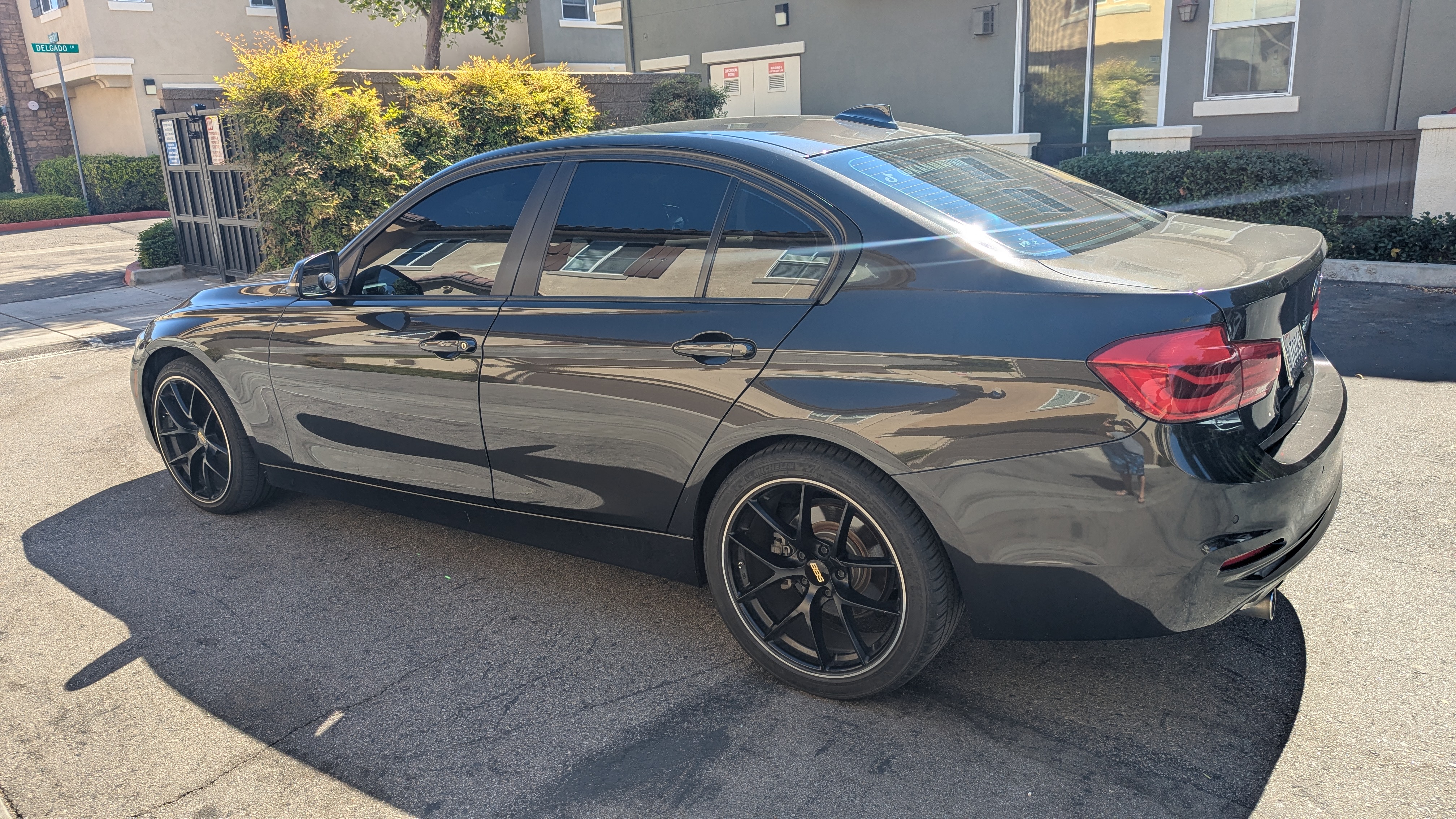 Used 2016 BMW 320i Sedan RWD image 5