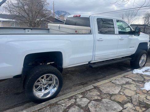 Used 2019 Chevrolet Silverado 3500 LT image 2