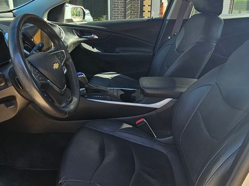 Used 2017 Chevrolet Volt LT w/ Comfort Package image 10