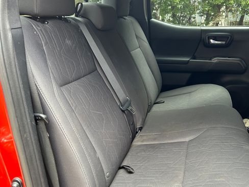 Used 2016 Toyota Tacoma TRD Off-Road w/ Premium & Technology Package image 10