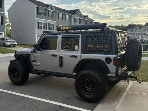 Used 2018 Jeep Wrangler Unlimited Sport image 10