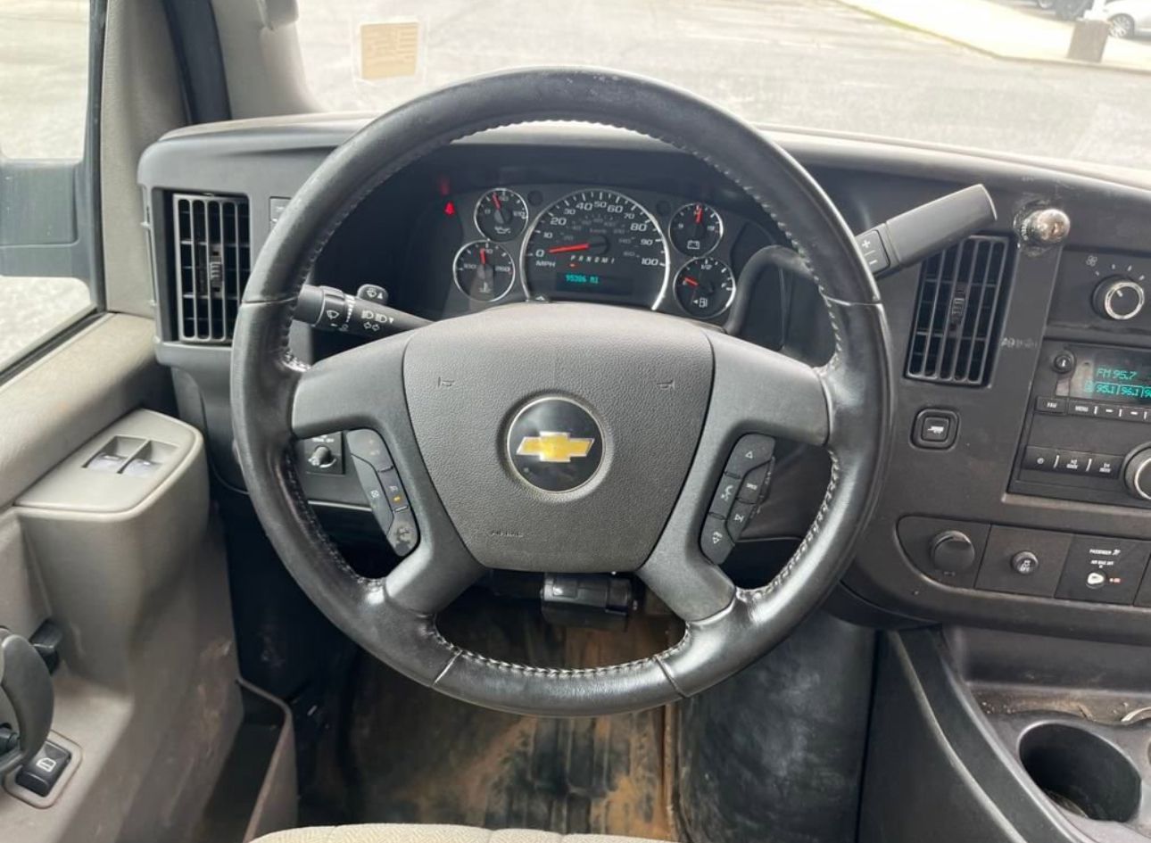 Used 2022 Chevrolet Express 3500 w/ Power Convenience Package RWD image 9