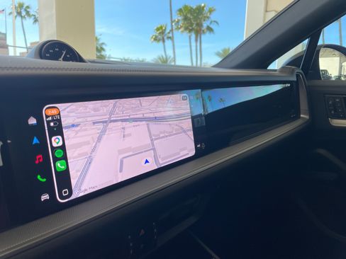 Used 2026 Porsche Cayenne Sport Utility 4D image 15