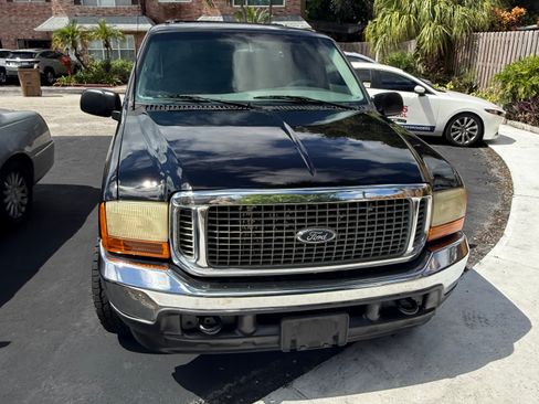 Used 2001 Ford Excursion XLT RWD image 1