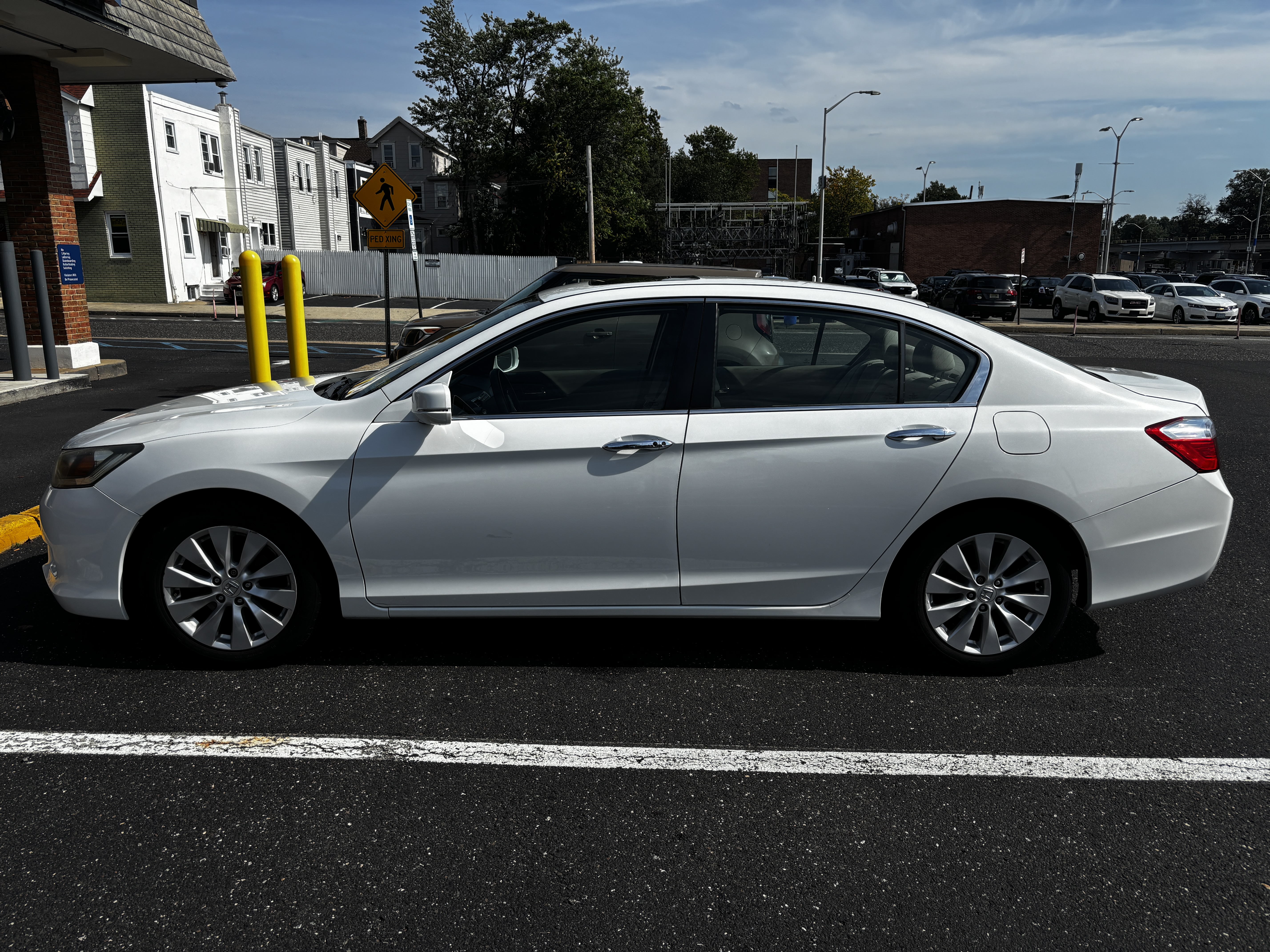 Used 2014 Honda Accord EX image 2