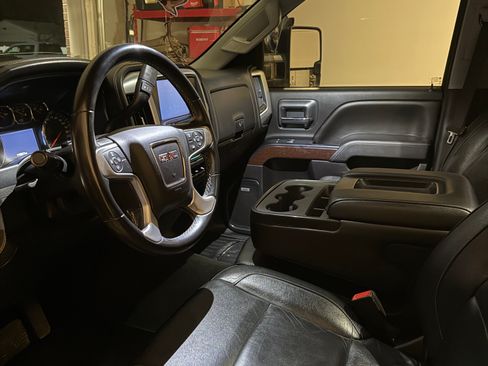 Used 2018 GMC Sierra 2500 SLT w/ Duramax Plus Package image 2