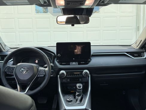 Used 2025 Toyota RAV4 XLE Premium image 8