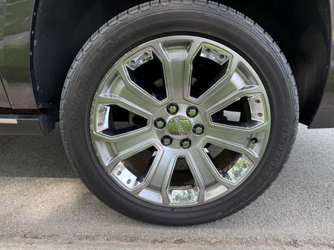 Used 2017 GMC Yukon XL Denali w/ Open Road Package AWD/4WD image 18