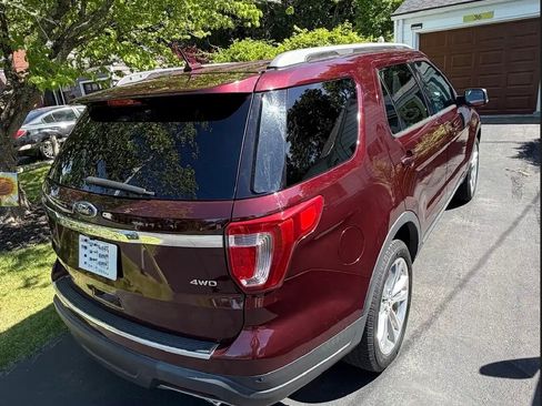 Used 2018 Ford Explorer XLT w/ Equipment Group 202A AWD/4WD image 4