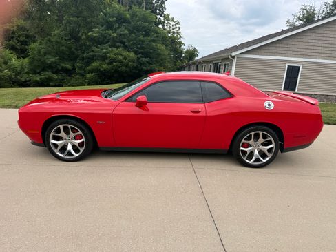 Used 2015 Dodge Challenger R/T Plus RWD image 5