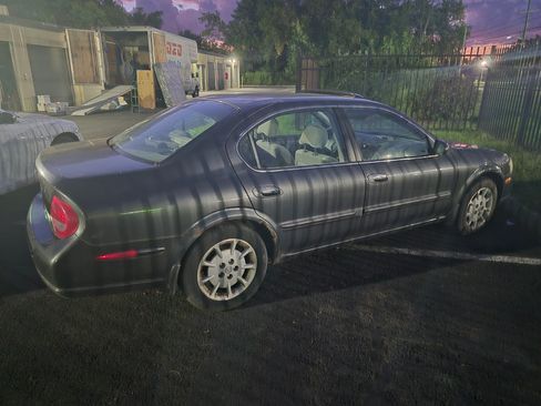 Used 2001 Nissan Maxima GXE FWD image 2