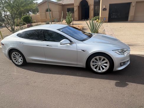 Used 2017 Tesla Model S 75D image 4