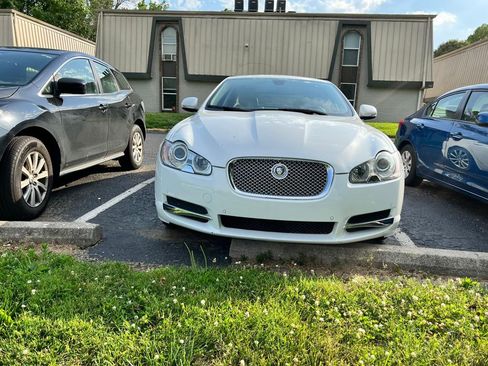 Used 2011 Jaguar XF Premium RWD image 2