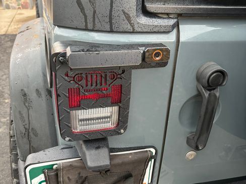 Used 2014 Jeep Wrangler Unlimited Rubicon w/ Connectivity Group image 19