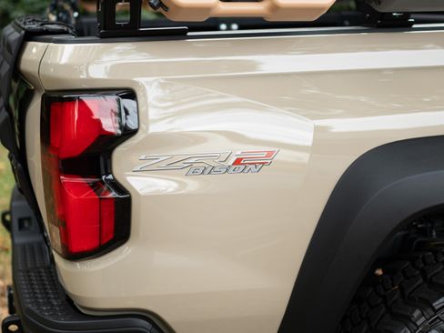 Used 2024 Chevrolet Colorado ZR2 w/ ZR2 Bison Edition image 15