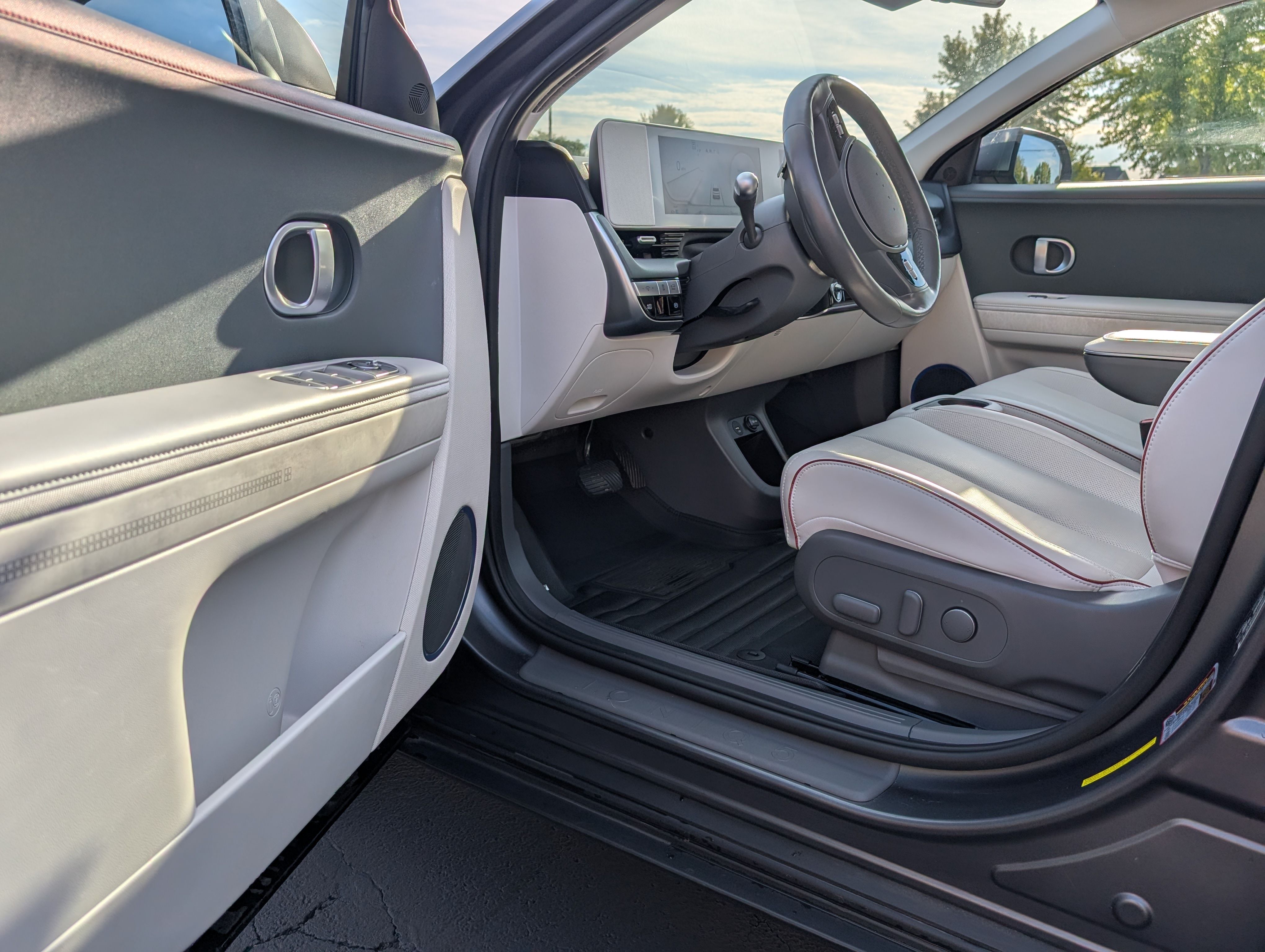 Used 2022 Hyundai Ioniq 5 SEL w/ Cargo Package AWD/4WD image 10