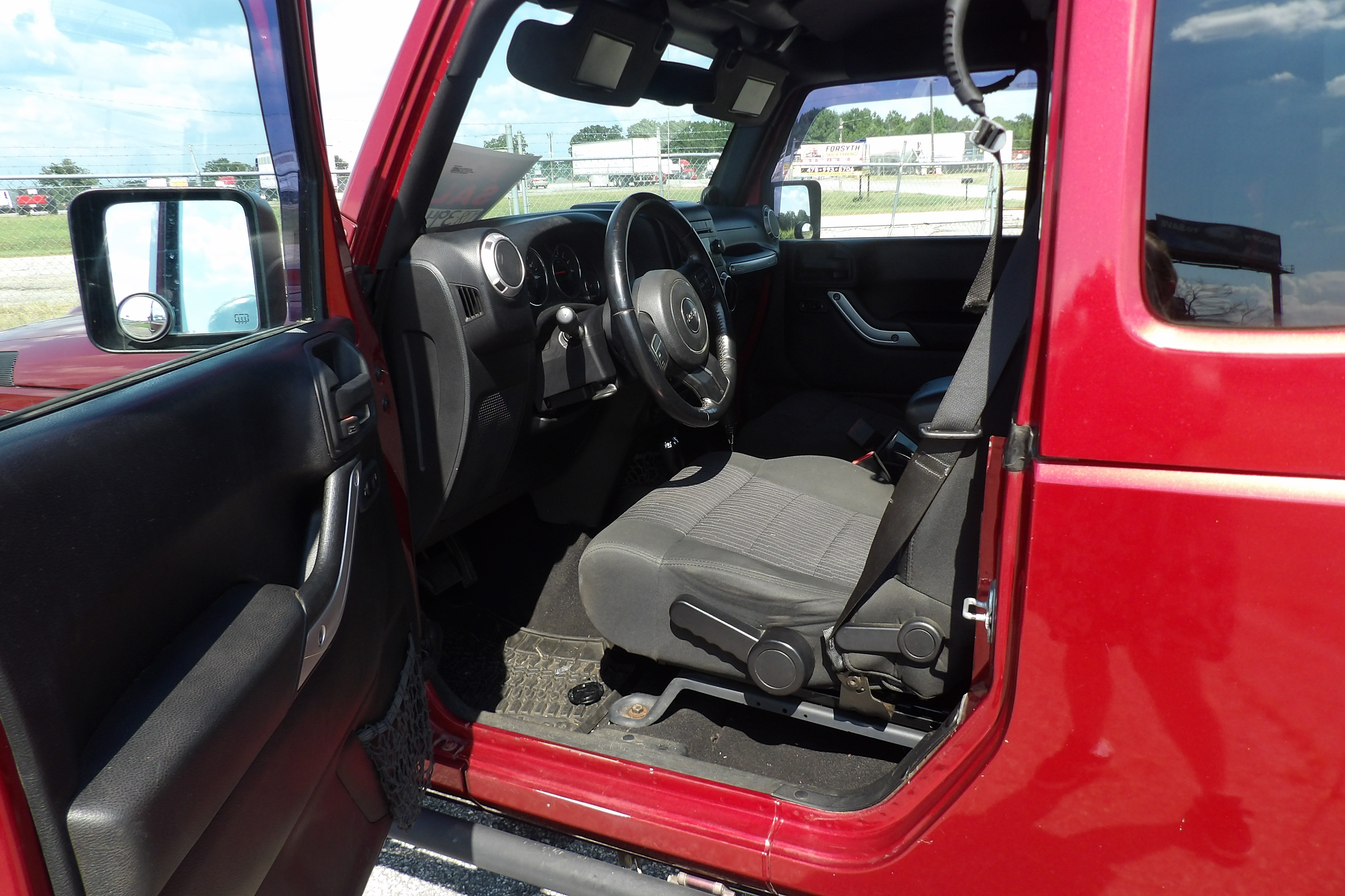 Used 2012 Jeep Wrangler Unlimited Sahara AWD/4WD image 6