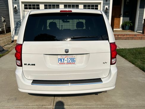 Used 2015 RAM C/V Tradesman image 5