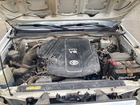 Used 2012 Toyota Tacoma 4x4 Access Cab V6 w/ TRD Off-Road Pkg image 19