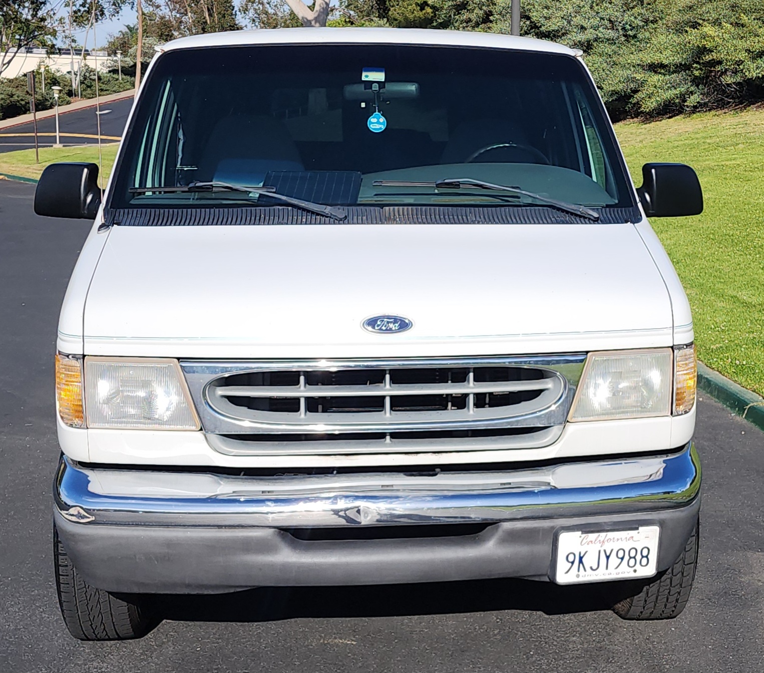 Used 1999 Ford E-350 and Econoline 350 Club Wagon RWD image 2