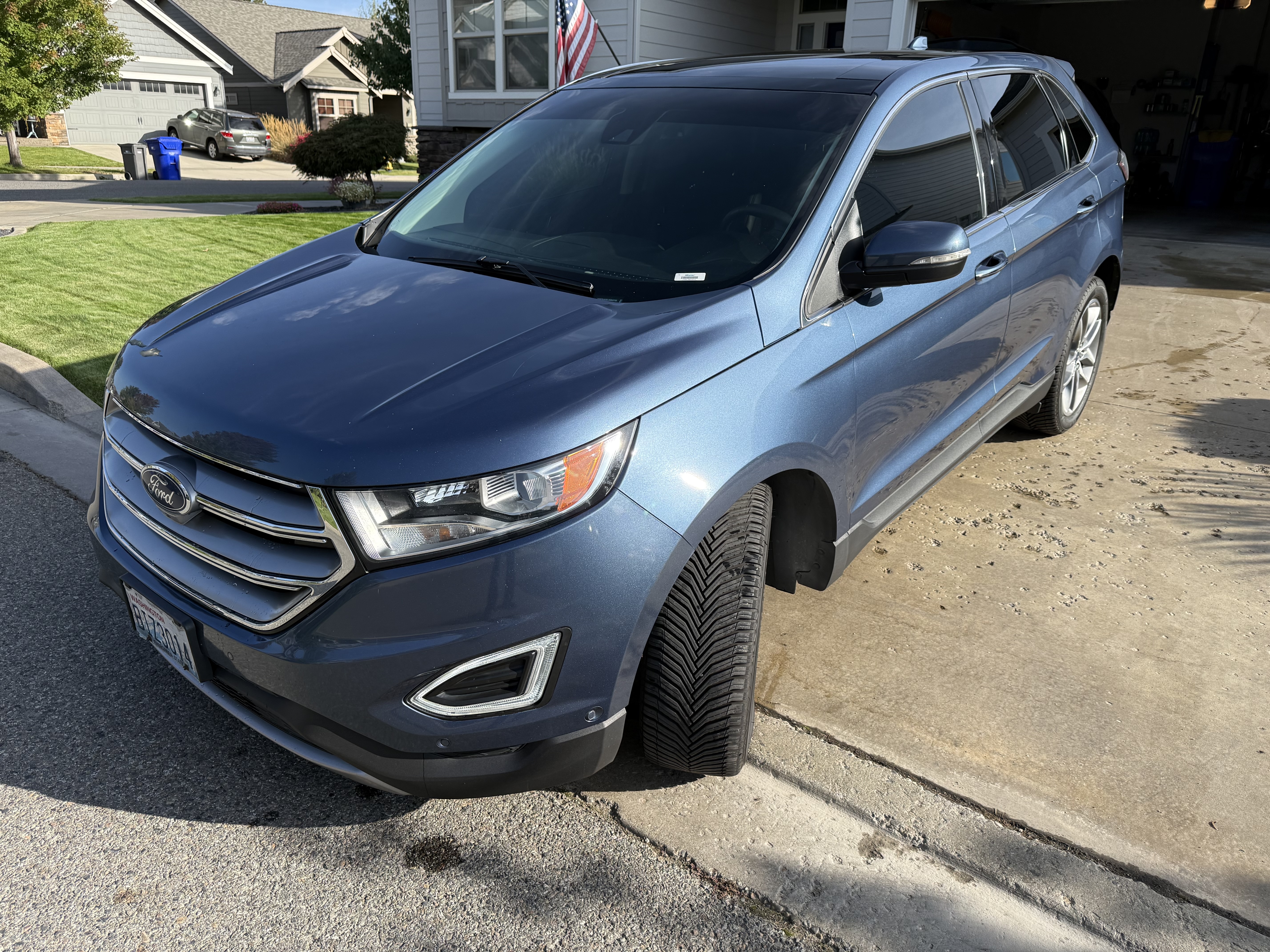 Used 2018 Ford Edge Titanium w/ Equipment Group 302A AWD/4WD image 4