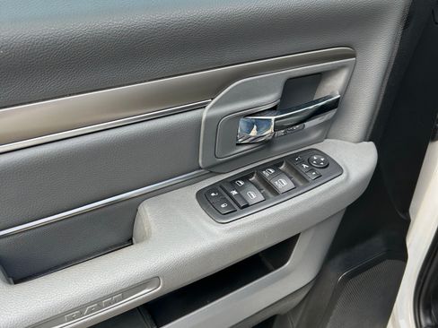 Used 2020 RAM 1500 Classic SLT w/ Luxury Group image 16