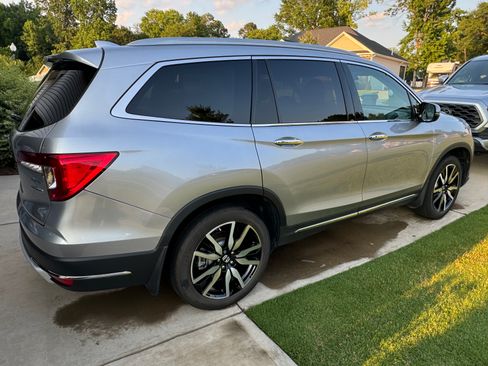 Used 2021 Honda Pilot Touring image 5