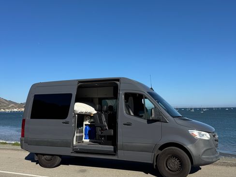 Used 2020 Mercedes-Benz Sprinter 2500 image 1