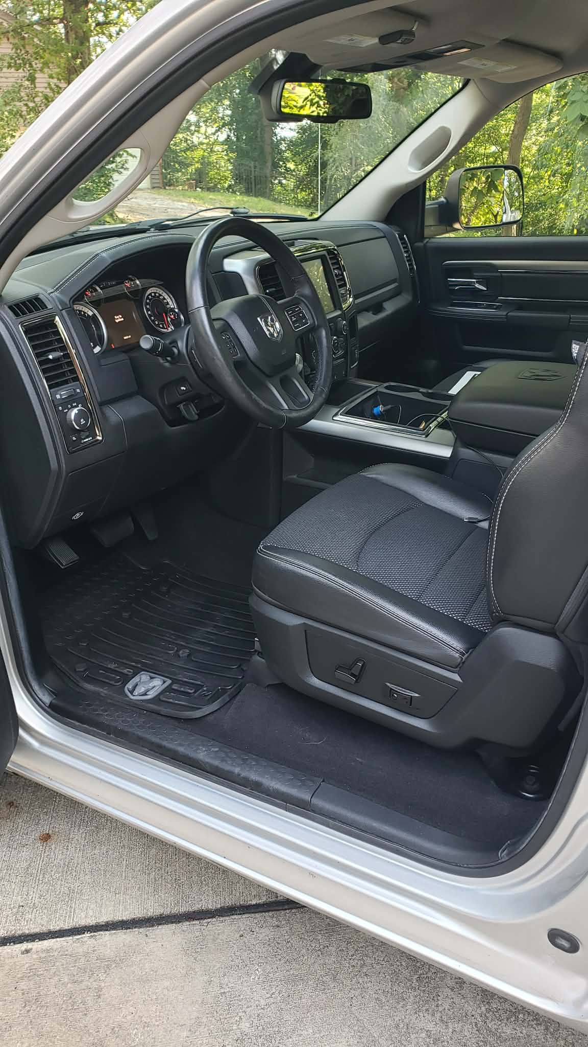Used 2014 RAM 1500 Sport RWD image 11