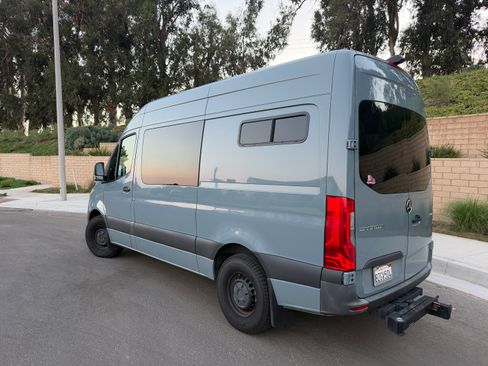 Used 2021 Mercedes-Benz Sprinter 2500 image 2