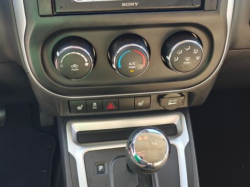 Used 2014 Jeep Compass Latitude image 9