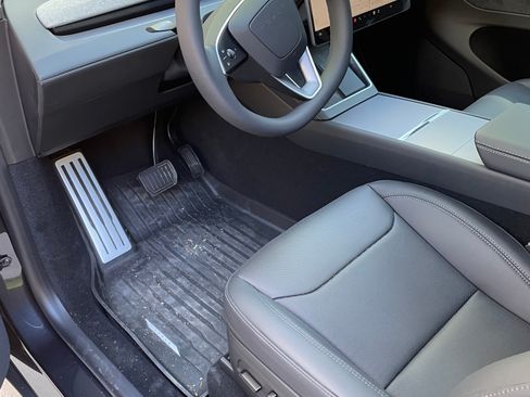 Used 2026 Tesla Model Y Premium Sport Utility 4D image 6