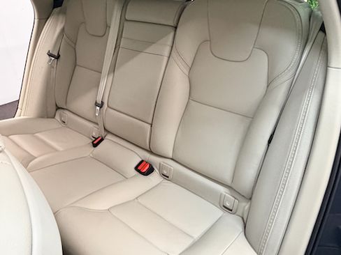 Used 2020 Volvo V90 T6 Cross Country image 19